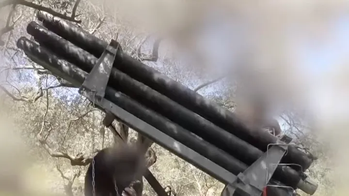 قتلى وجرحى بقصف إسرائيلي جنوبي لبنان.. وحزب الله يرد باستهداف تجمعات عسكرية للاحتلال