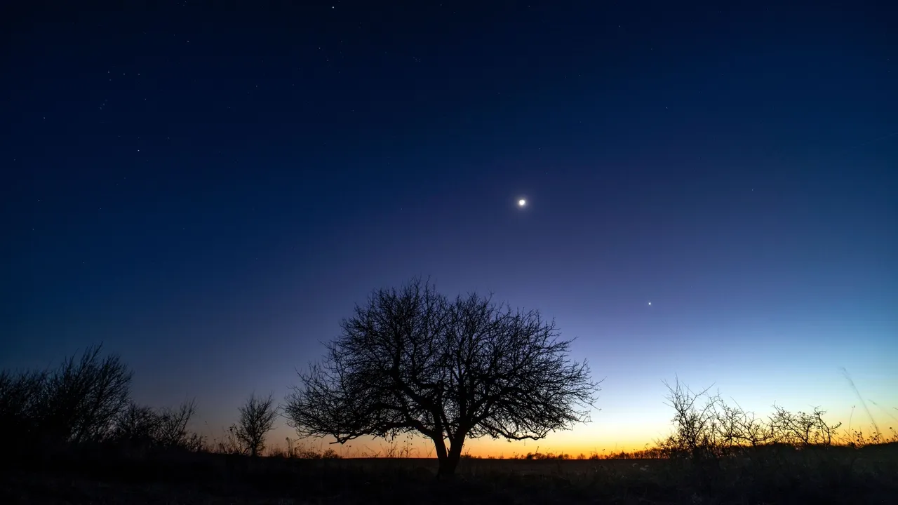 Astronomnar ike yoldız tiräli äylänüçe 27 yaña planeta açıqladı