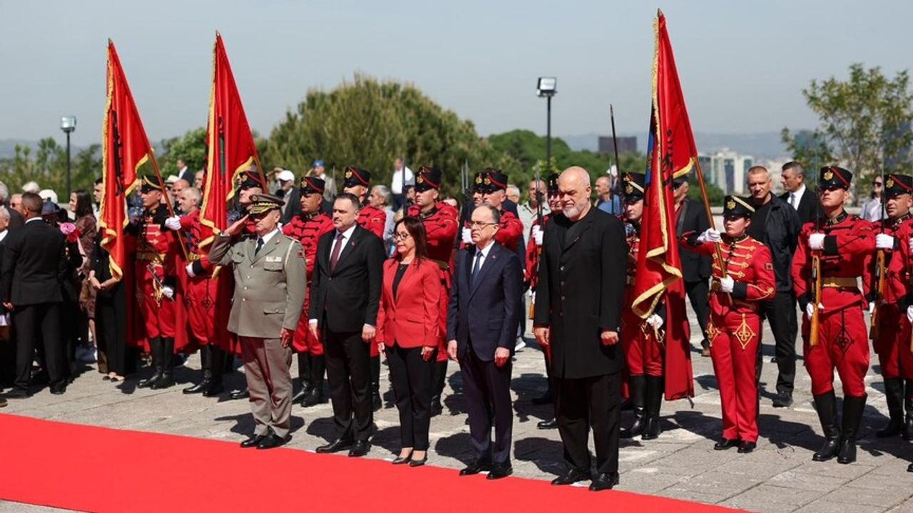 Shqipëri  shënohet Dita e Dëshmorëve të Atdheut