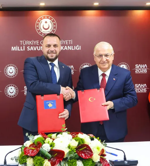 Kosova dhe Türkiye nënshkruajnë marrëveshje për bashkëpunim financiar ushtarak