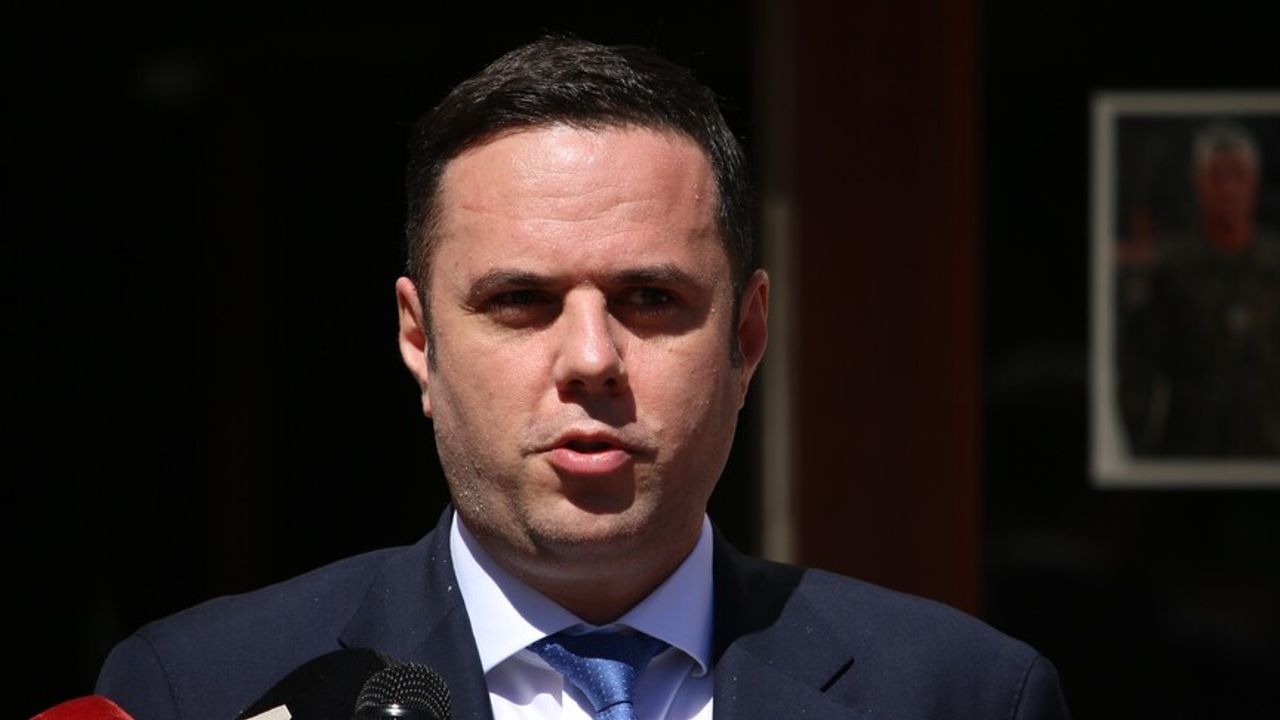 Abdixhiku paralajmëron se ish presidentja Osmani do të garojë me LDK në më 7 qershor
