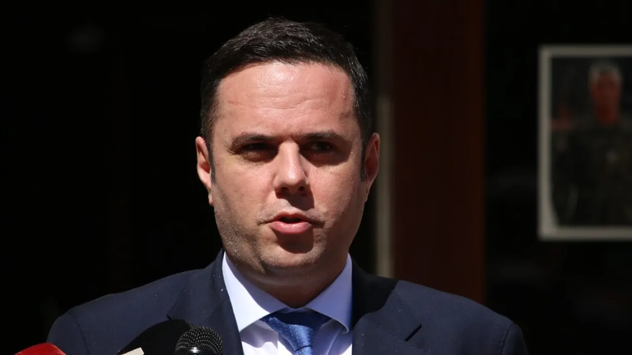 Abdixhiku paralajmëron se ish-presidentja Osmani do të garojë me LDK-në më 7 qershor