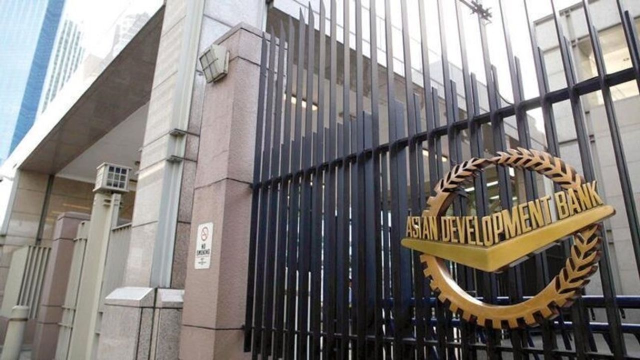 Banka Aziatike e Zhvillimit planifikon 3 miliardë dollarë për Türkiyen në vitin 2026