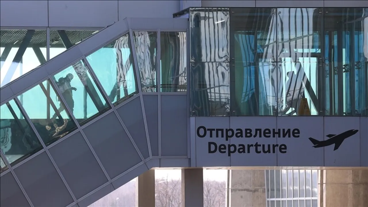 Moska mbyll të gjitha aeroportet për shkak të kërcënimit me dronë nga Ukraina