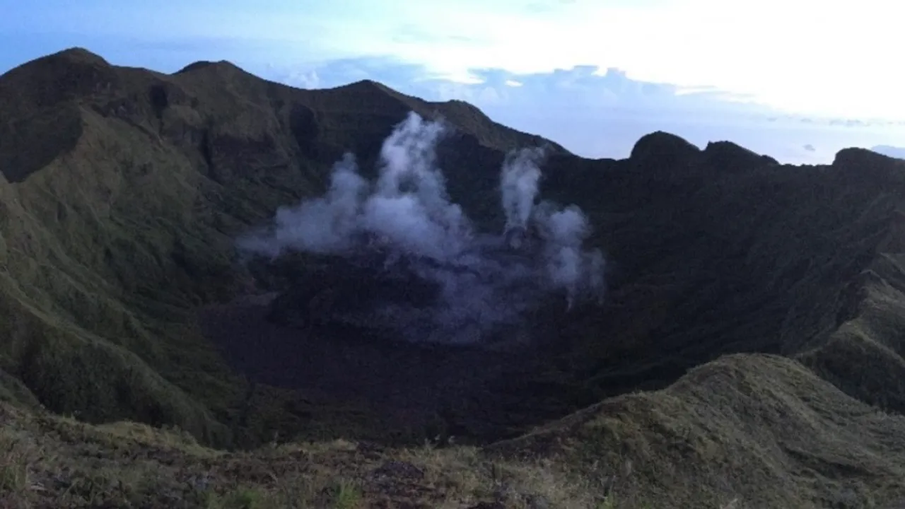 Aktivitas seismik Gunung Awu meningkat, warga diimbau jauhi radius bahaya