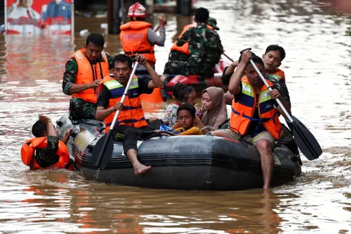 Banjir rendam 115 RT di Jakarta, ratusan warga mengungsi