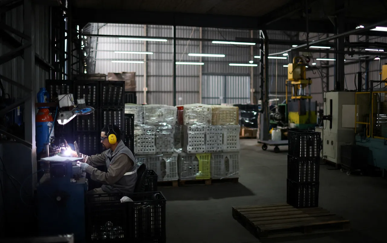 “Padecemos una situación complicada”: los costos de la caída en la industria de Argentina