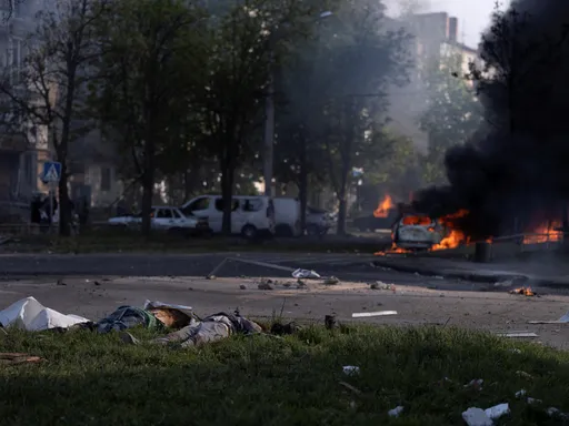 Attacks leave 20-plus dead in Ukraine as Kiev and Moscow propose separate ceasefires
