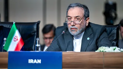 وزیر امور خارجه ایران: برای بحران سیاسی راه‌حل نظامی وجود ندارد