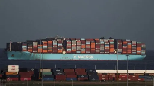 Maersk annonce qu'un de ses navires a quitté le détroit d'Ormuz sous escorte américaine