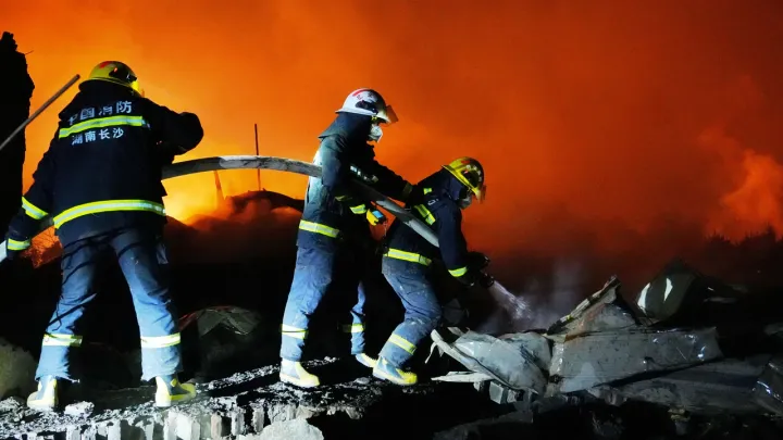 Explosão massiva numa fábrica de fogo de artifício na China mata 21 pessoas
