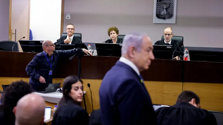 Netanyahu paraqitet në gjykatë në seancën e 84-t në gjyqin për korrupsion