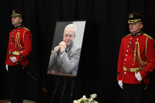 Mbahet ceremonia e homazheve për ish-kryetarin e Kuvendit të Shqipërisë, Servet Pëllumbi