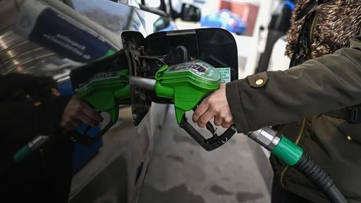 Çmimet e naftës bien nën 100 dollarë mes shpresave për marrëveshje ShBA-Iran