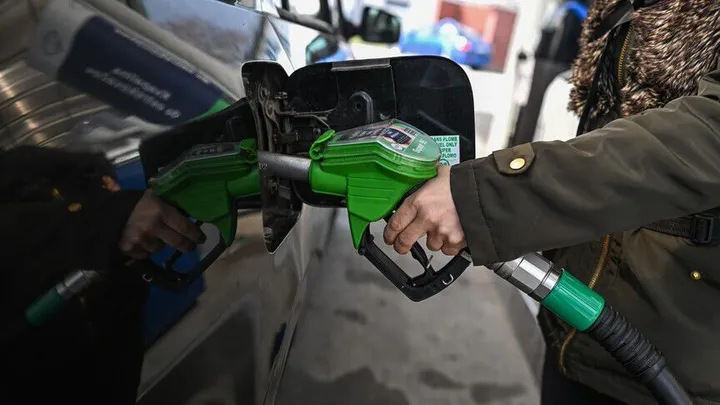 Çmimet e naftës bien nën 100 dollarë mes shpresave për marrëveshje ShBA-Iran