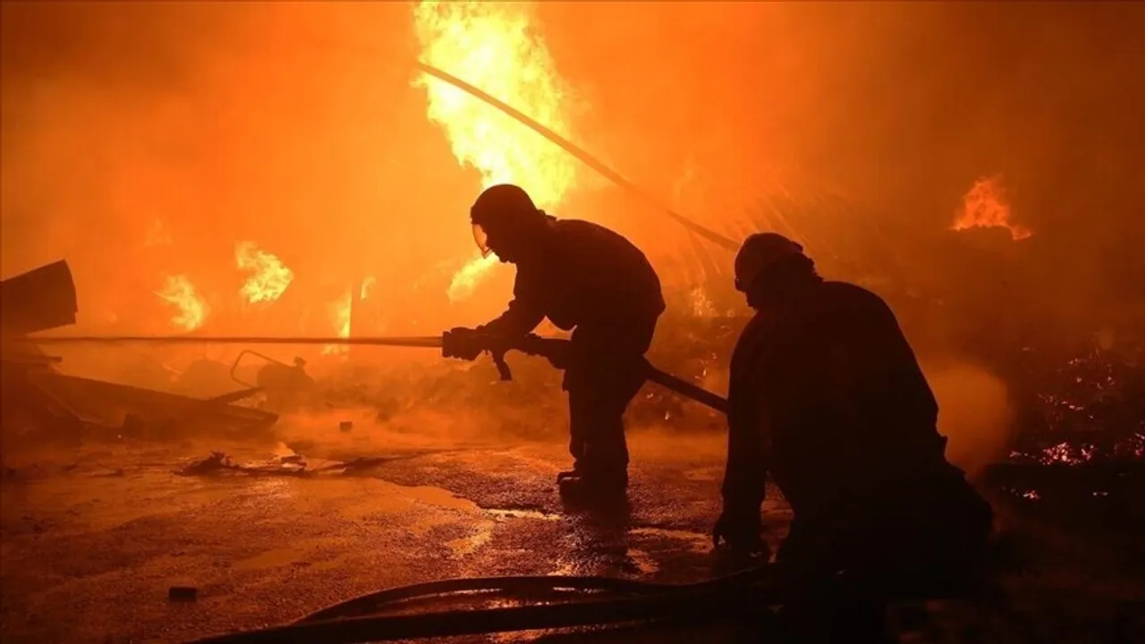 Бројот на загинати во пожарот во трговскиот комплекс кај Техеран се искачи на 11