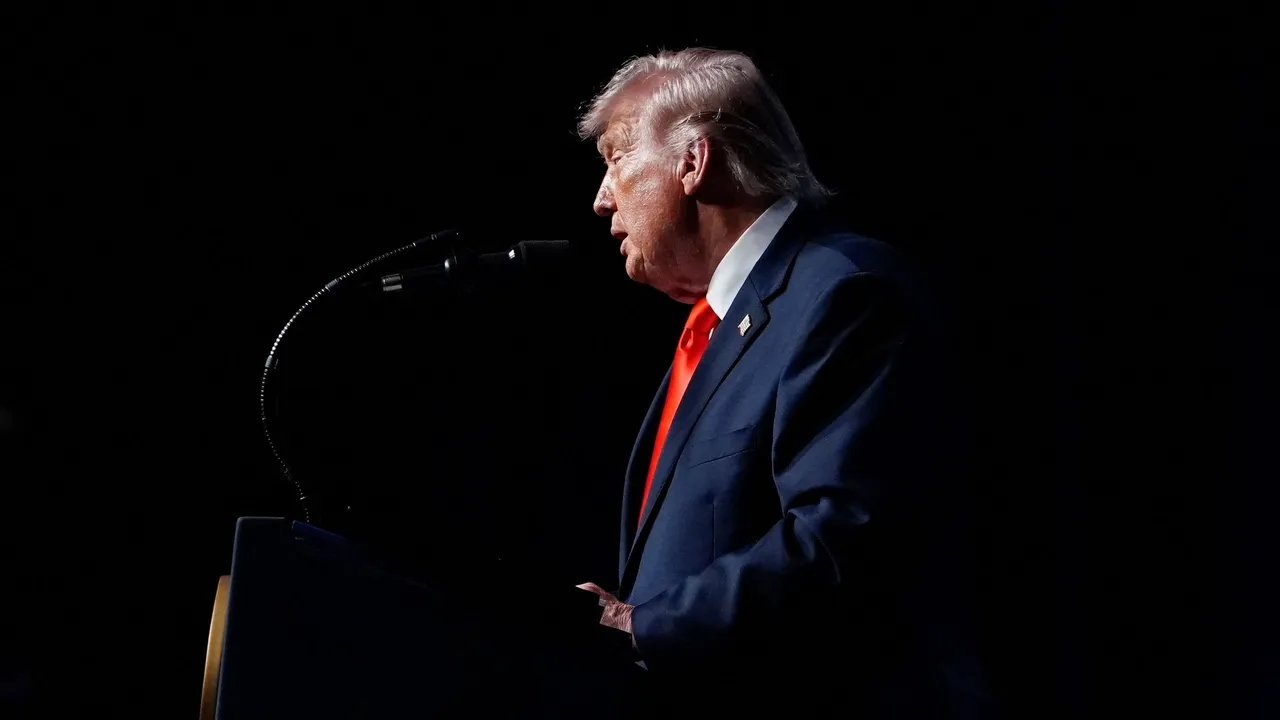 Трамп Ормуз бұғазындағы «Бостандық жобасын» тоқтатты