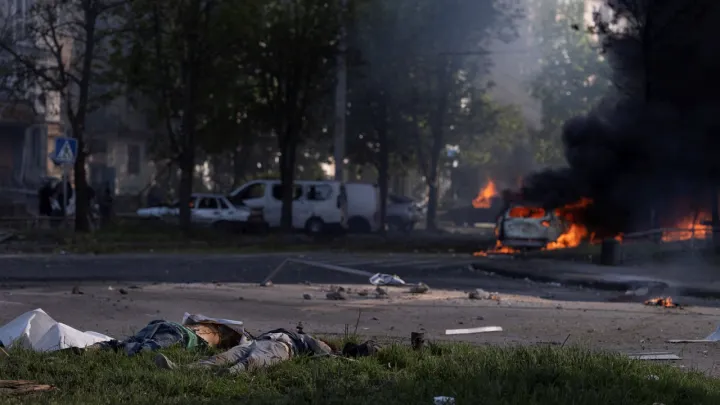 Ataques deixam mais de 20 mortos na Ucrânia enquanto Kiev e Moscovo propõem cessar-fogos separados