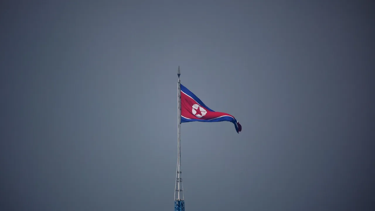 Tönyaq Koreya Kön’yaq Koreya belän berläşü turındağı maddälärne Konstitutsiyäsennän beterde