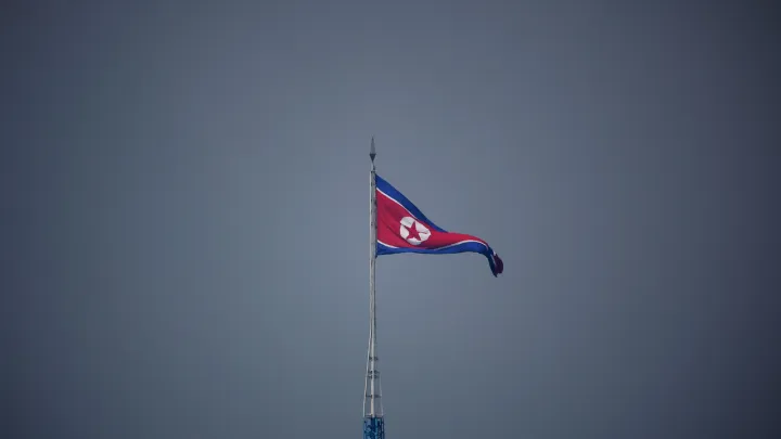 Tönyaq Koreya Kön’yaq Koreya belän berläşü turındağı maddälärne Konstitutsiyäsennän beterde