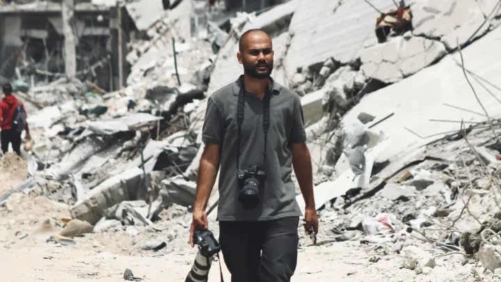المصوّر الصحافي الفلسطيني ساهر الغُرّة يفوز بجائزة "بوليتزر" لتصويره الحرب على غزة