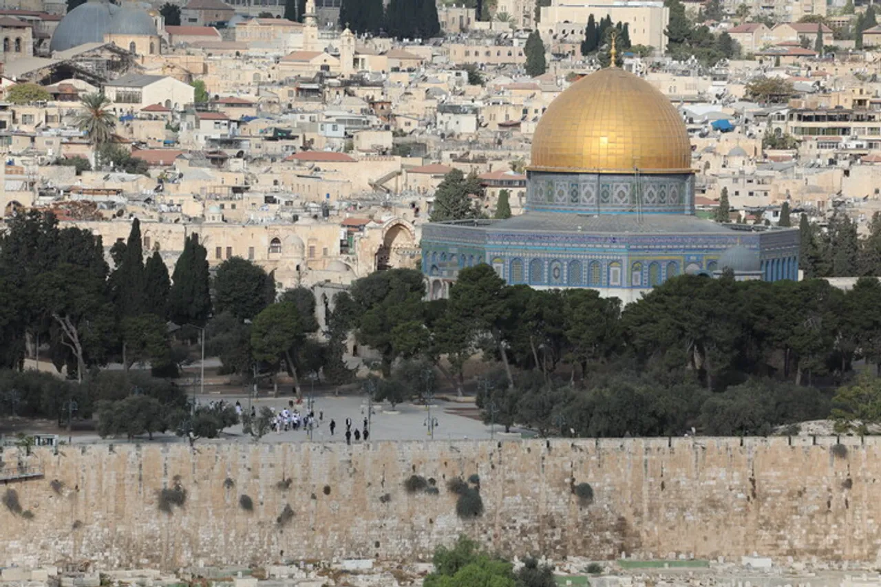 Pushtuesit izraelitë sulmojnë Xhaminë Al-Aksa në Jerusalem
