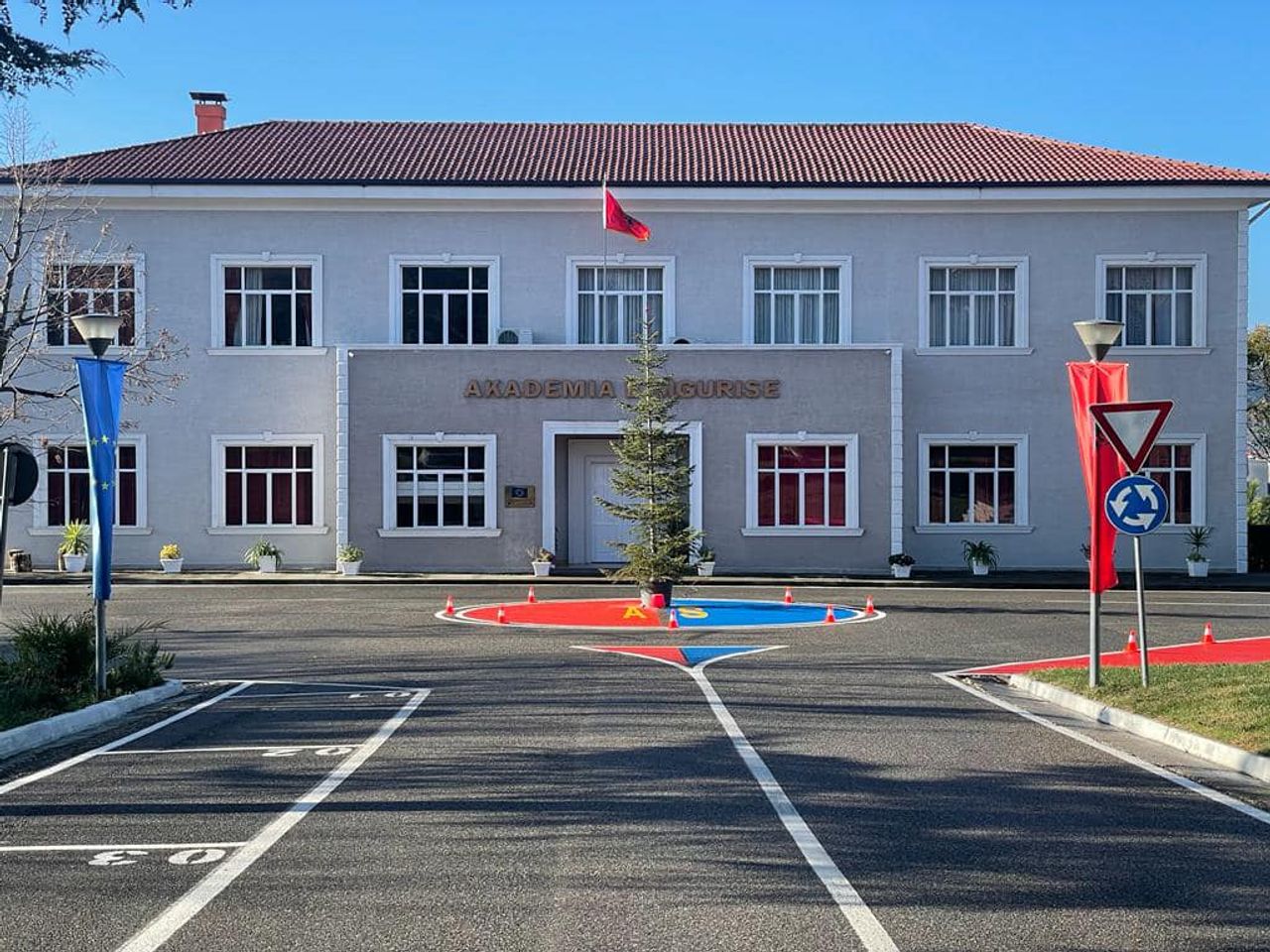 Helmohen nga ushqimi 56 studentë të Akademisë së Sigurisë në Tiranë