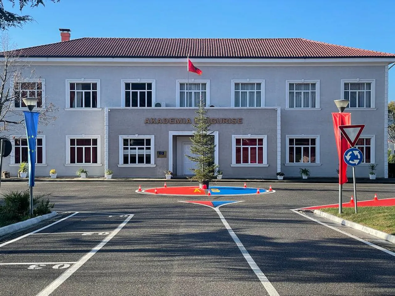 Helmohen nga ushqimi 56 studentë të Akademisë së Sigurisë në Tiranë