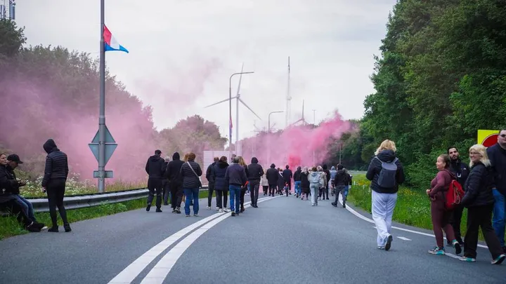 Demonstranten blokkeren snelweg en andere wegen vanwege komst AZC voor alleenstaande minderjarigen