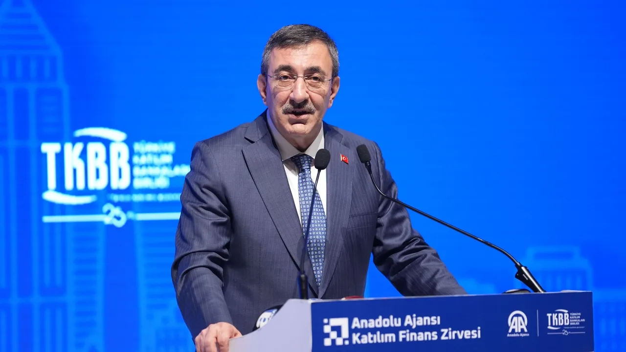 نائب أردوغان: نعمل على جعل إسطنبول مركزاً عالمياً للتمويل التشاركي وربط الاستثمار بالاقتصاد الحقيقي