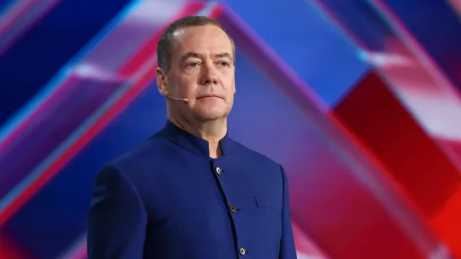 D.Medvedev Almaniyanı Rusiyaya qarşı “revanşist” siyasət aparmaqda günahlandırıb