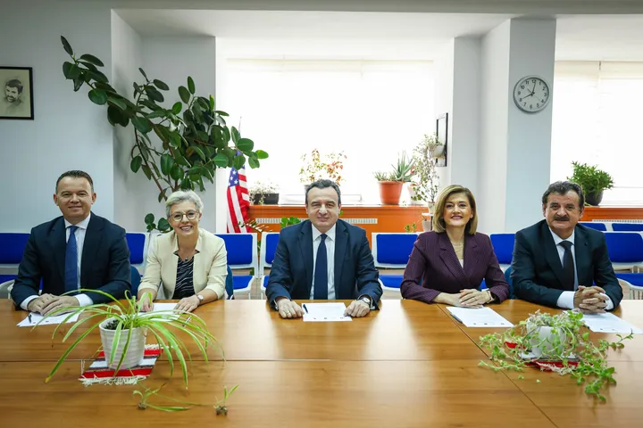 Lëvizja Vetëvendosje nënshkruan koalicion parazgjedhor me tre parti politike