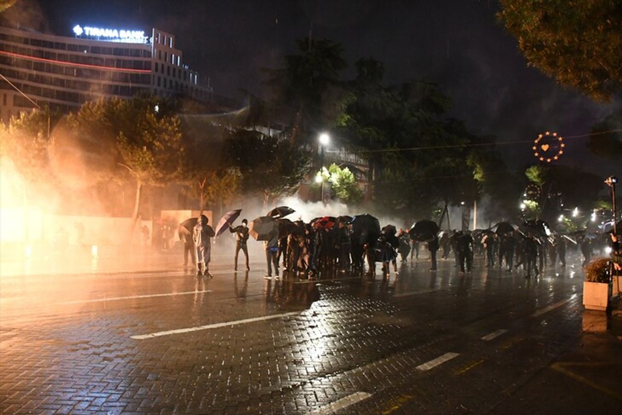 Shqipëri  tensione dhe përplasje në protestën e opozitës