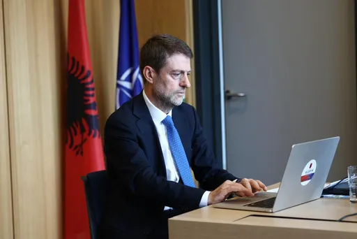 Hoxha: Shqipëria mbështet lirinë e lundrimit, stabilitetin rajonal dhe rrugët tregtare të sigurta