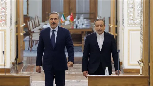 Kryediplomati turk dhe ai iranian shqyrtojnë gjendjen e bisedimeve ShBA-Iran