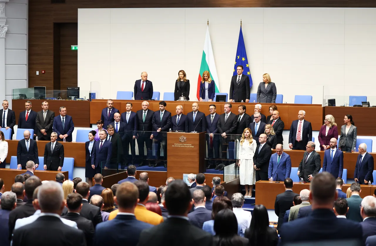 Bullgari, qeveria e kryeministrit Radev mori votëbesimin nga parlamenti