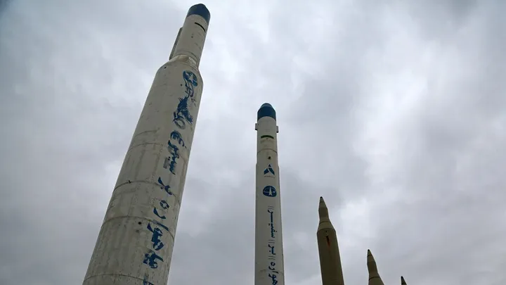 Tri osobe povrijeđene nakon presretanja iranskih raketa i dronova iznad UAE-a