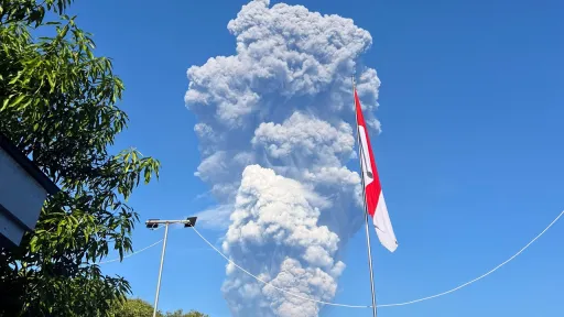 Indonesia launches rescue operation after deadly volcano eruption