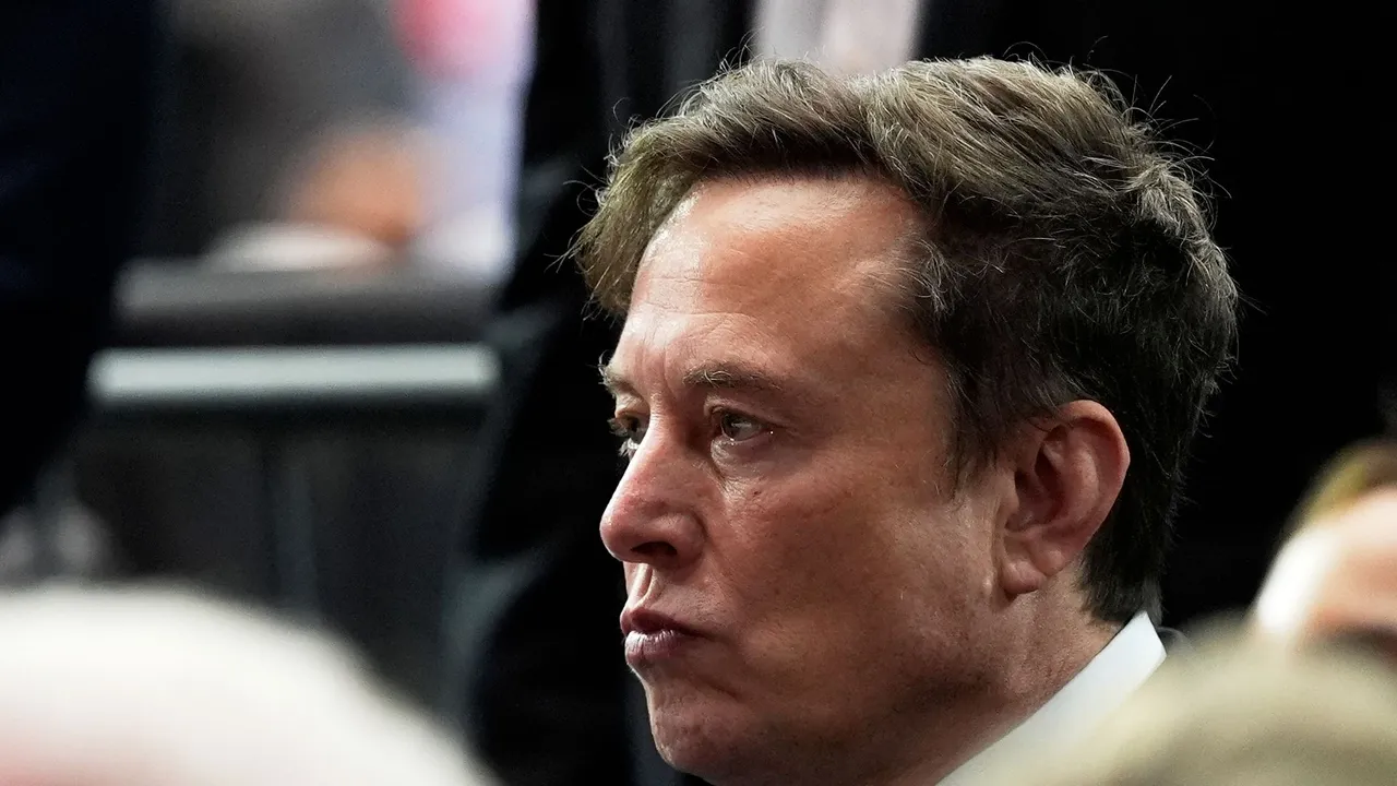 Visé par une enquête judiciaire en France, Elon Musk insulte les magistrats français