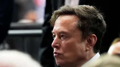 Visé par une enquête judiciaire en France, Elon Musk insulte les magistrats français