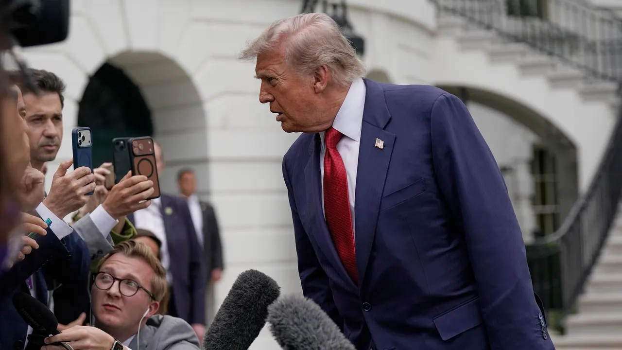Iran: Washington frappe deux pétroliers, Trump attend une “lettre” de Téhéran