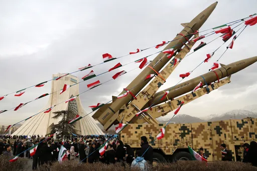Frappes de représailles iraniennes contre une base aérienne américaine au Koweït