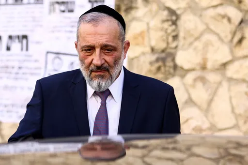 דרעי: אם ימשיכו להפעיל לחץ על תלמידי הישיבה, החרדים עלולים לסרב לשלם מסים