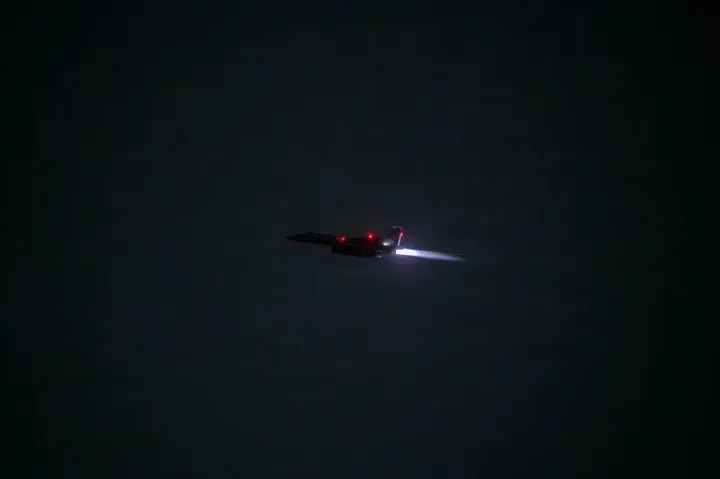 Les États-Unis bombardent l'Iran en représailles à la destruction d'un hélicoptère