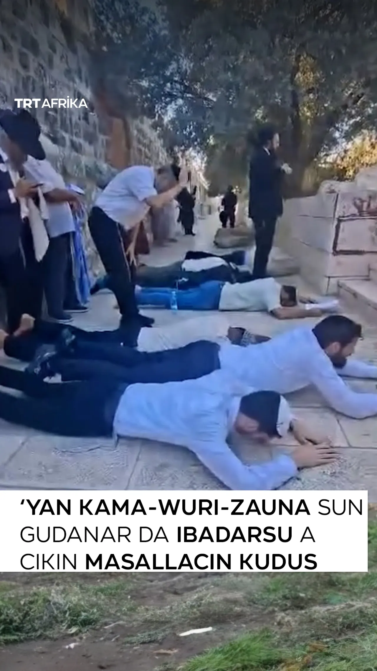 'Yan kama-wuri-zauna sun gudanar da aikin ibadarsu a cikin masallacin Kudus