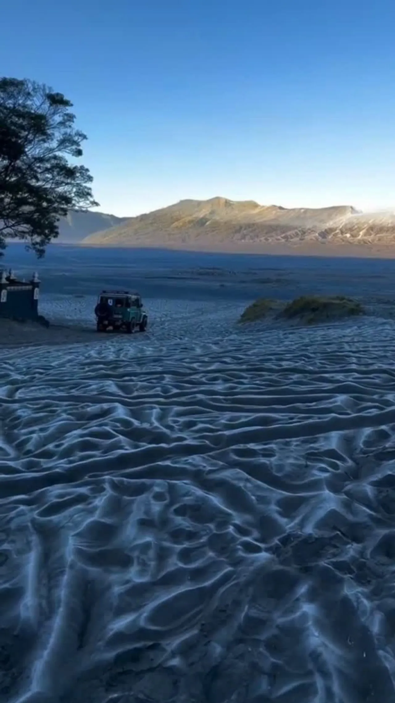 Fenomena embun es terjadi di kawasan Dieng dan Bromo
