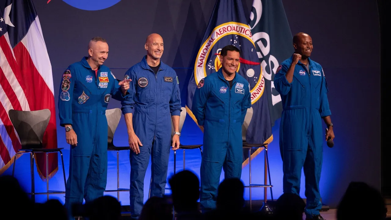 NASA Ayğa soñğı sınaw missiyäse bulğan "Artemis III" öçen êkipaj sostavın iğlan itte