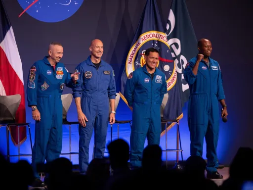 NASA Ayğa soñğı sınaw missiyäse bulğan "Artemis III" öçen êkipaj sostavın iğlan itte