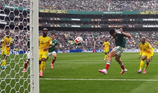 Piala Dunia 2026 dibuka dengan kemenangan tuan rumah Meksiko atas Afrika Selatan dengan skor 2-0 di Estadio Azteca