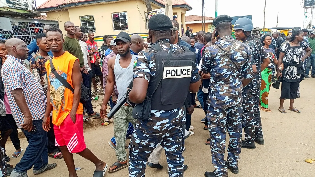 Nigerian parliament passes bill to allow states create own police units